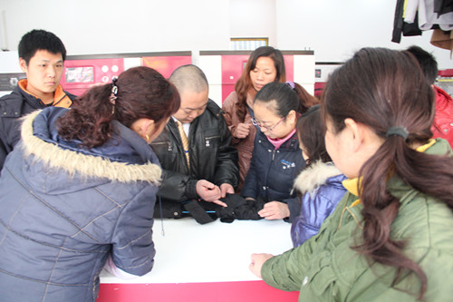 開干洗店加盟哪家公司好?UCC洗衣加盟連鎖企業洗滌技術培訓中心