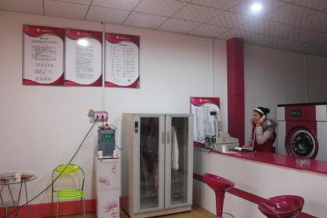 干洗店紅火開(kāi)展中,UCC洗衣品牌